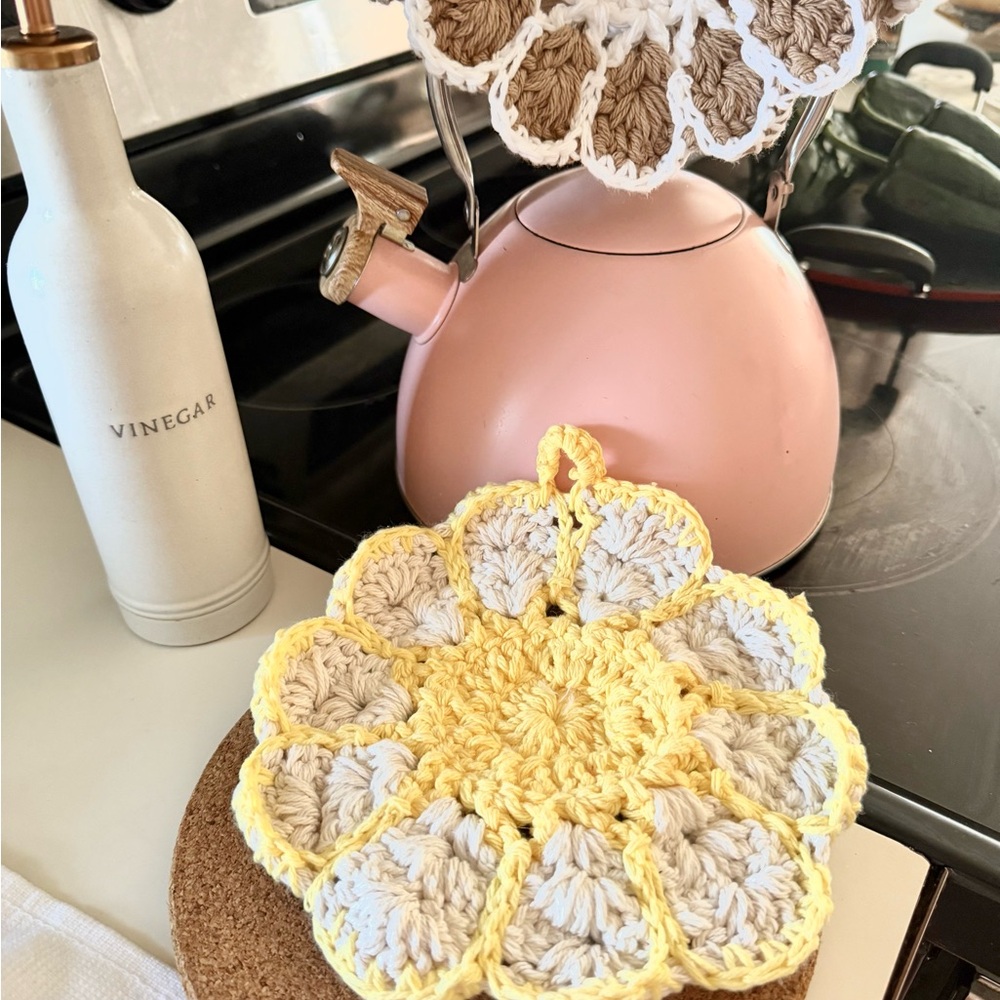 Handmade 100% Cotton Crochet Pot Holders Set of 2 – 7x7 Floral Kitchen - Picture 5 of 7